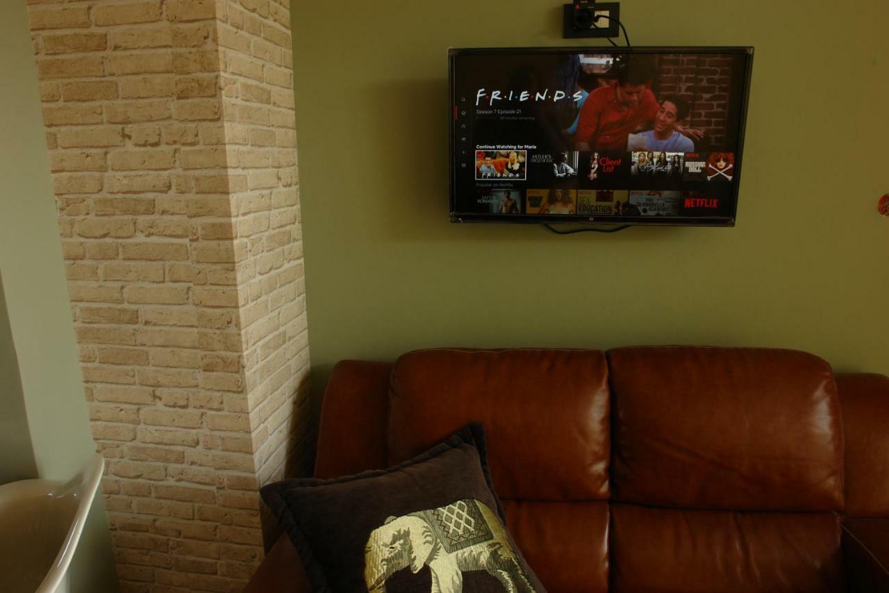 "Green Apartment" Close To Port & Center - Parking 파트라 외부 사진
